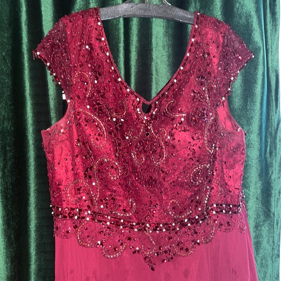 Dresses & Skirts - Burgundy formal dress. Bridesmaid/Prom dress. Size 16/18
